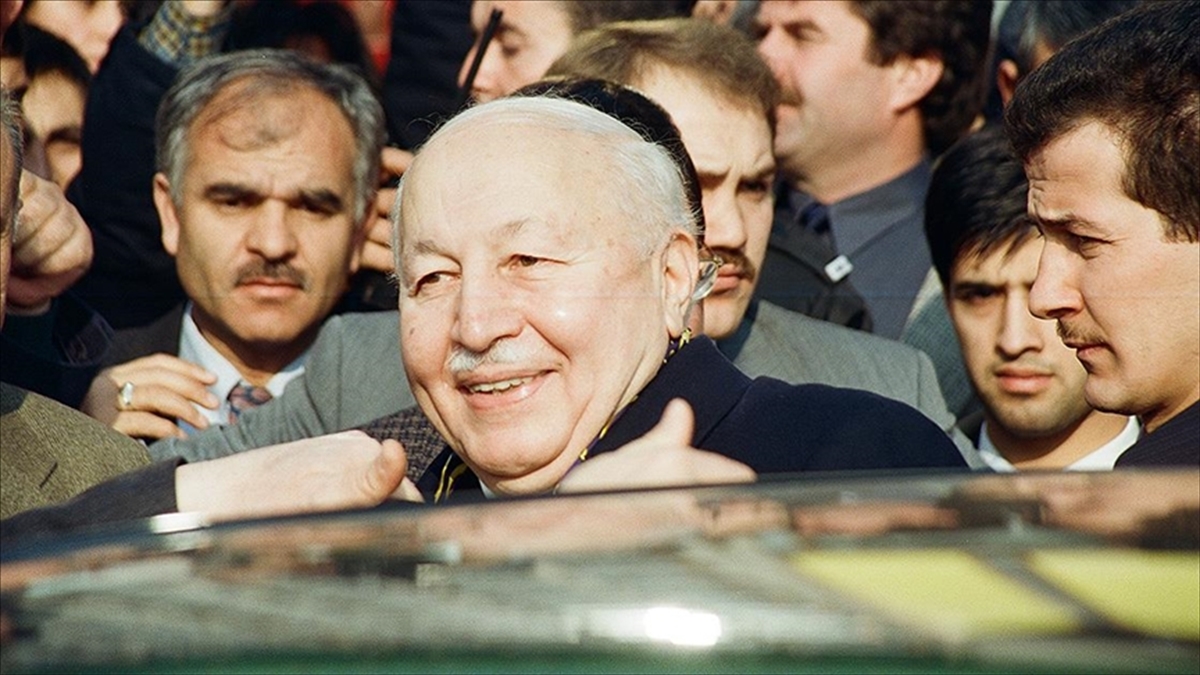 Milli Görüş hareketinin kurucu lideri ve Türk siyasetinin "Erbakan Hoca"sı