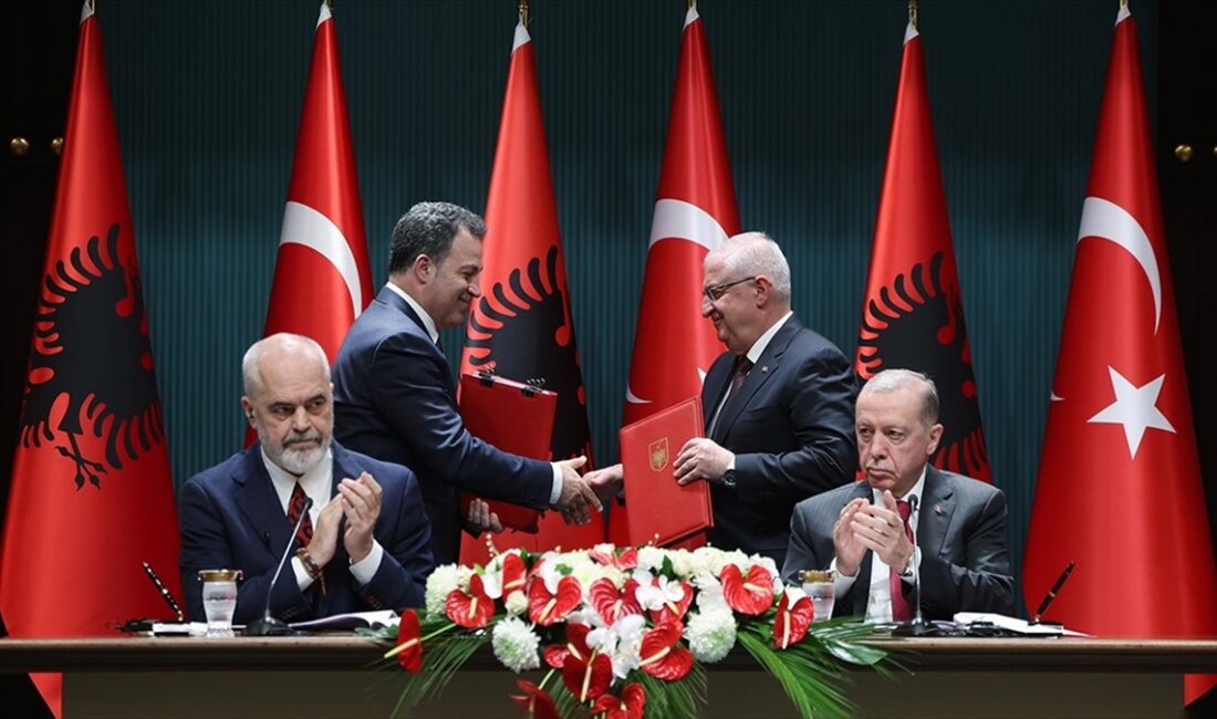 Cumhurbaşkanı Recep Tayyip Erdoğan ve Arnavutluk Başbakanı Edi Rama huzurunda,