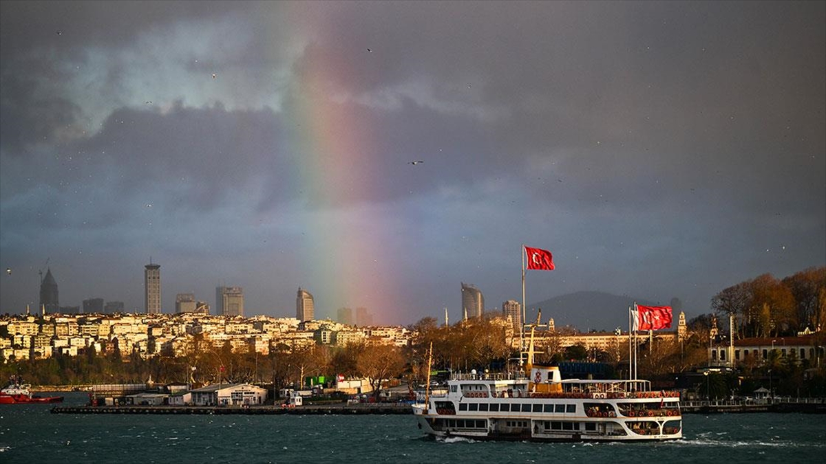 Türkiye genelinde, bahar aylarında sıcaklıkların mevsim normallerinin üzerinde seyretmesi ve