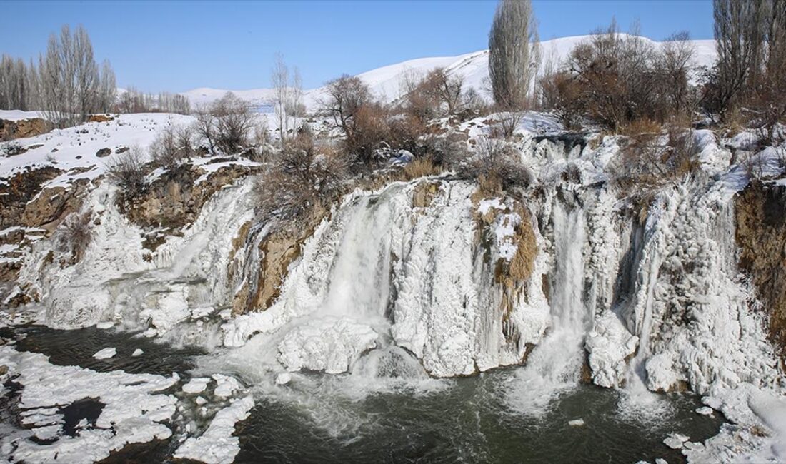 Van'ın Muradiye ilçesinde yerli ve yabancı turistlerin en çok ziyaret