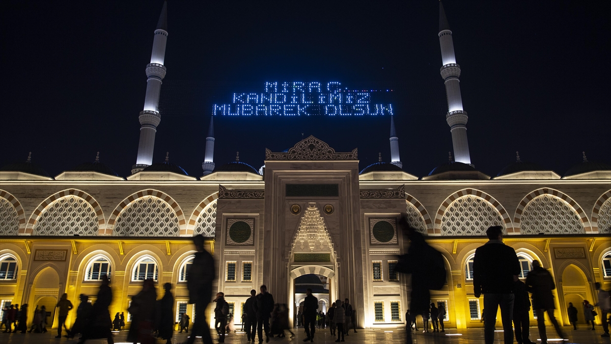 İslam inancına göre, Hazreti Muhammed'in, Allah'ın daveti üzerine Mescid-i Haram'dan