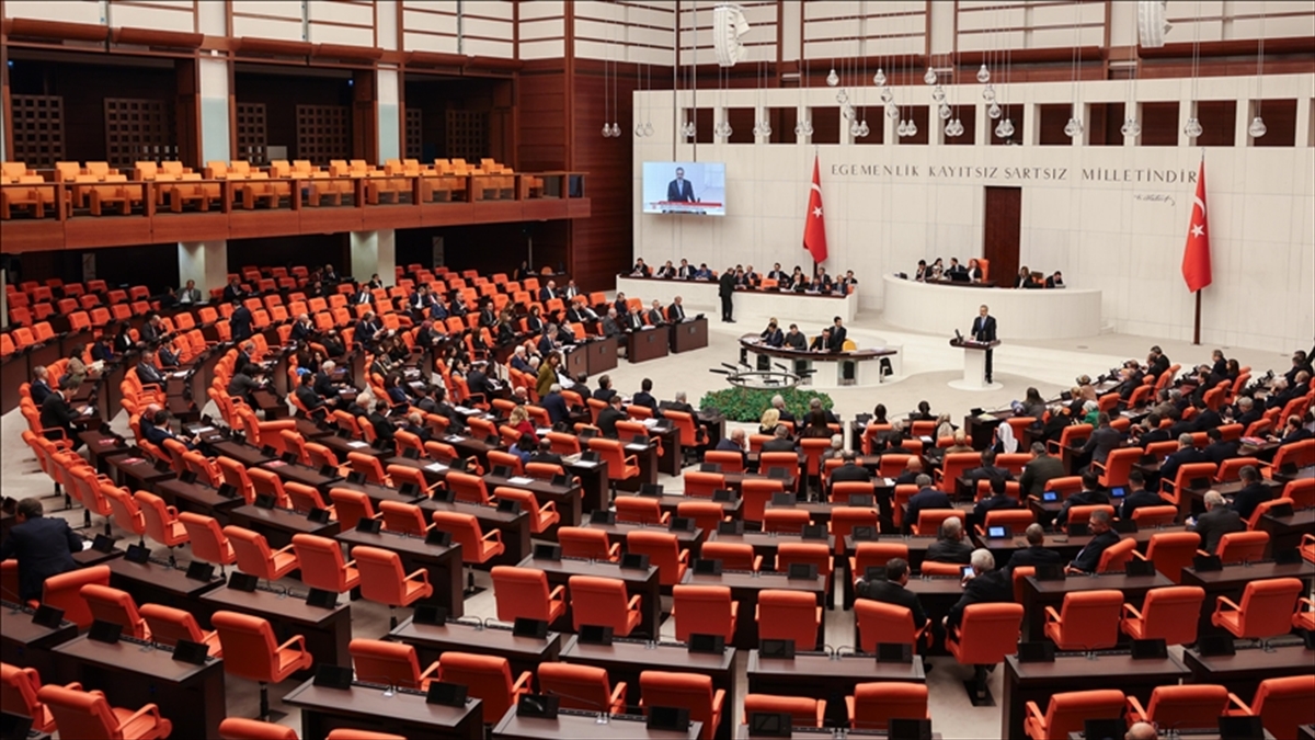 TBMM (AA) – Siyasi partiler geçici aday listelerini il ve