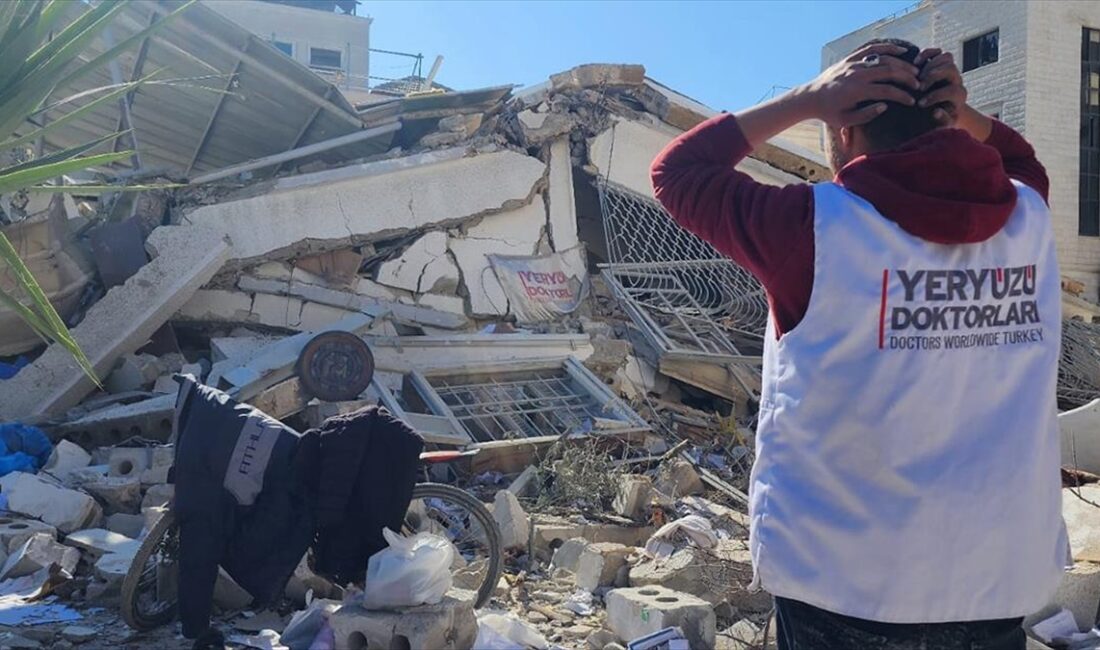 Yeryüzü Doktorları Derneği’nin Gazze’deki kliniği İsrail ordusunun saldırılarında yıkıldı.