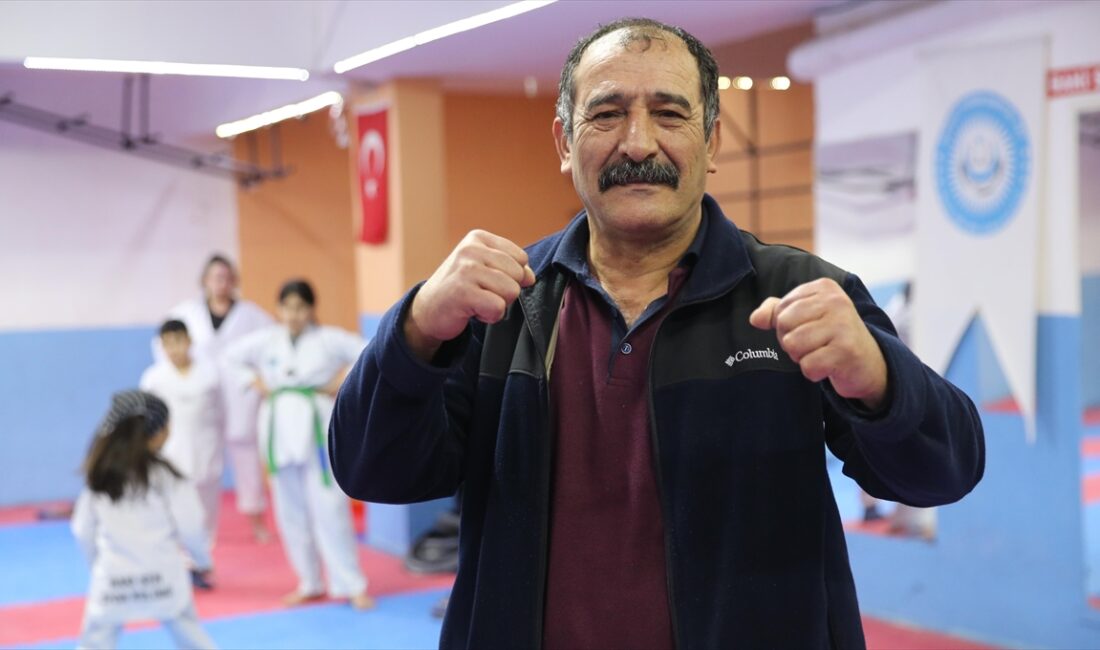 Konya'da annesinin vefatının ardından yetiştirme yurtlarında büyüyen Abdülbaki Şen, açtığı