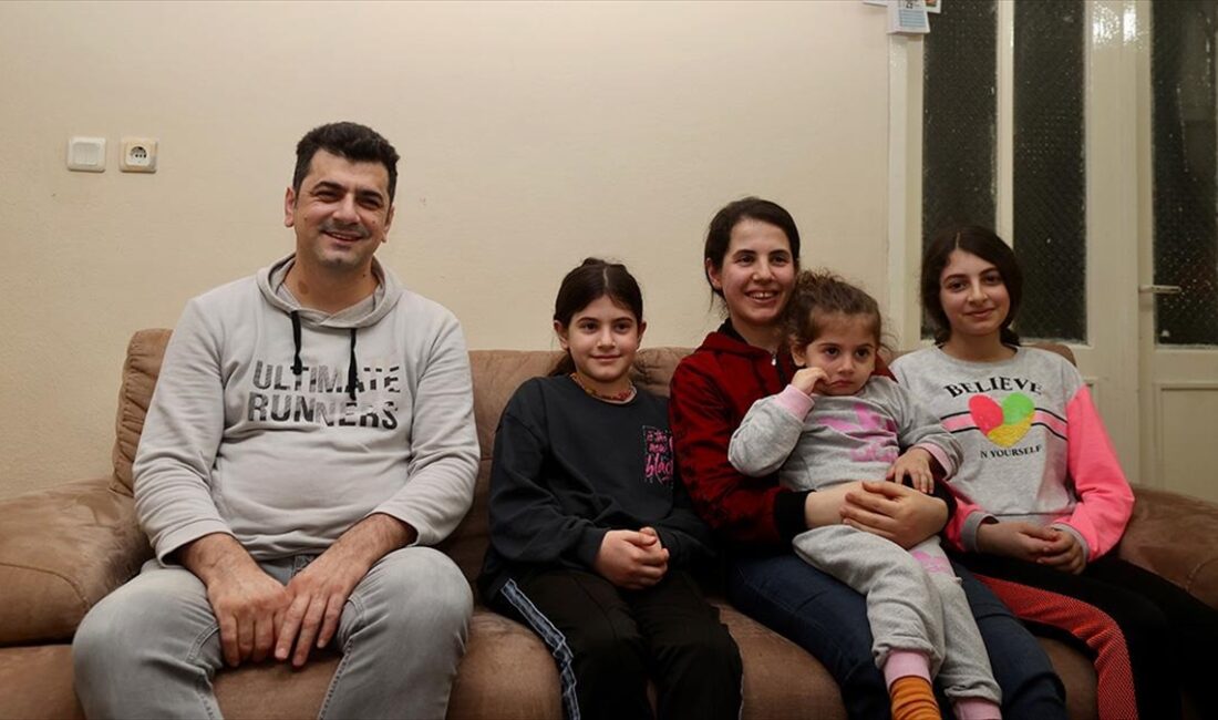 Kahramanmaraş merkezli depremlerde ev ve iş yerlerini kaybeden 3 çocuklu