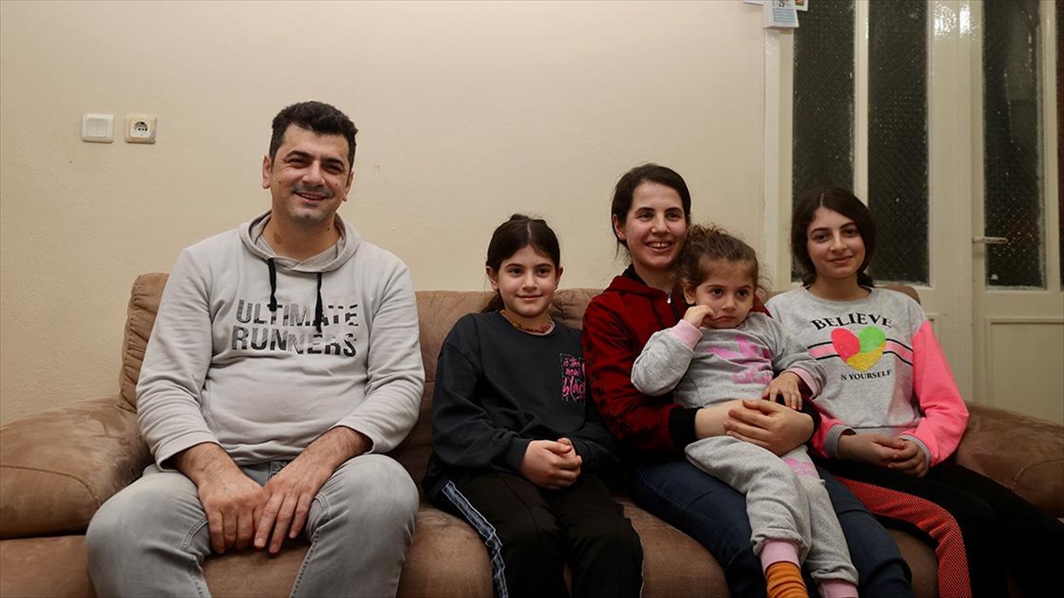 Kahramanmaraş merkezli depremlerde ev ve iş yerlerini kaybeden 3 çocuklu