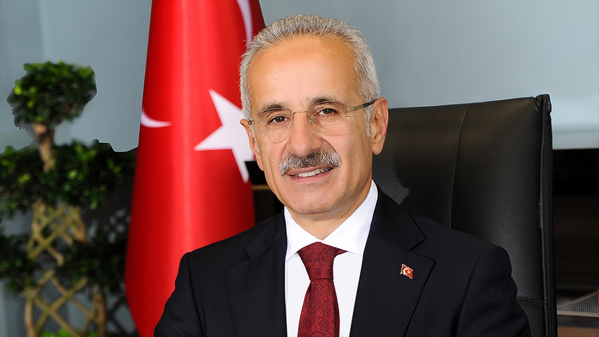 Ulaştırma ve Altyapı Bakanı Abdulkadir Uraloğlu, "Viyadüğün bitmesiyle Artvin'e gidiş