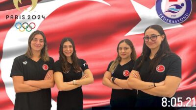 Katar'da düzenlenen Dünya Su Sporları Şampiyonası'nda yarışan Serbest Kadın Bayrak