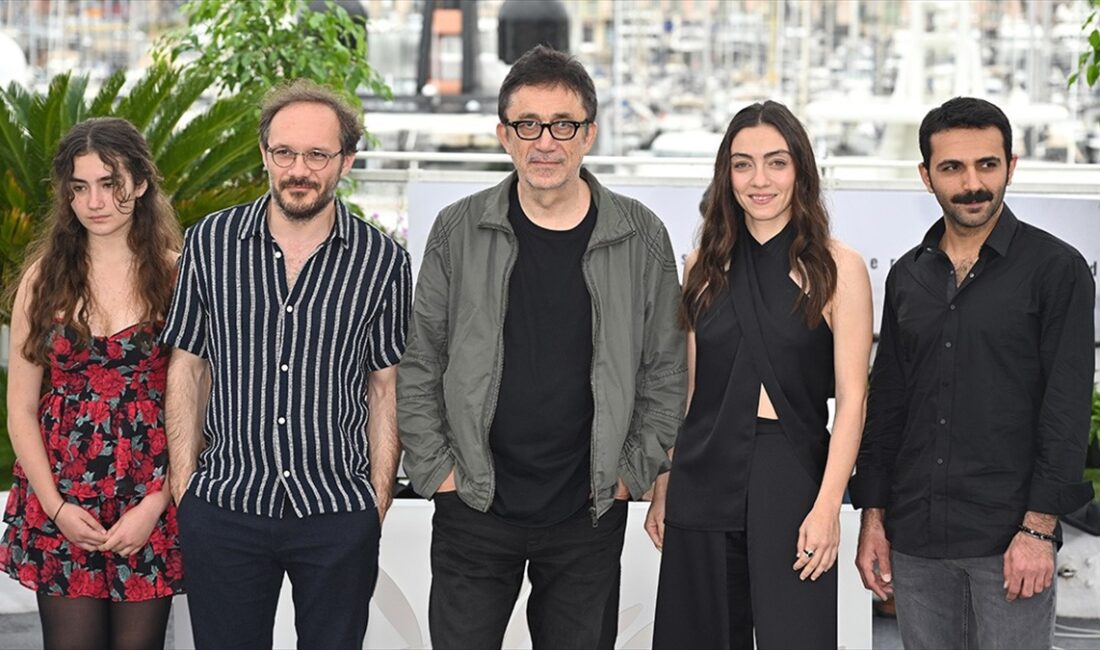 Nuri Bilge Ceylan'ın yönettiği "Kuru Otlar Üstüne" filmi, yarışmada "En