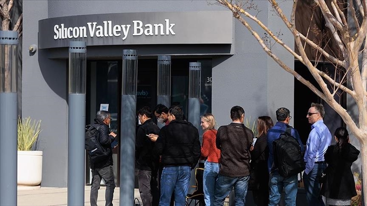 Geçen yıl mart ayında Silikon Vadisi Bankası, Signature Bank ve