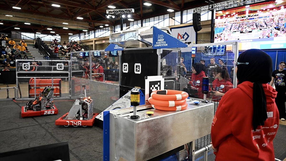 New York eyaletinde düzenlenen robot yarışmasında, Türkiye'den katılan ve tamamı