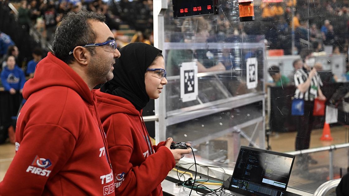 New York eyaletinde düzenlenen robot yarışmasında, Türkiye'den katılan ve tamamı