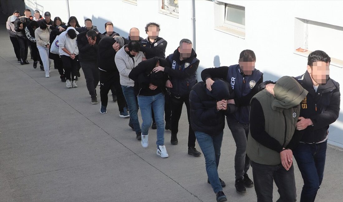 Adana merkezli 20 ilde eş zamanlı düzenlenen "Sibergöz-23" operasyonlarında gözaltına
