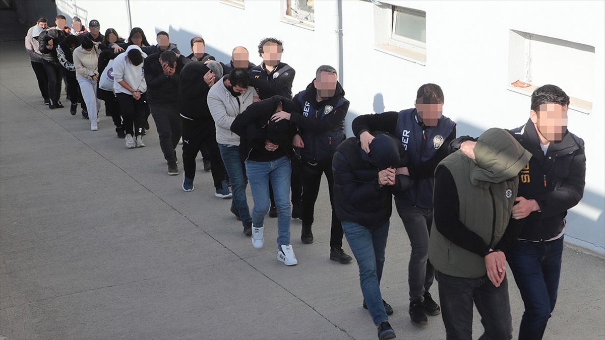 Adana merkezli 20 ilde eş zamanlı düzenlenen "Sibergöz-23" operasyonlarında gözaltına
