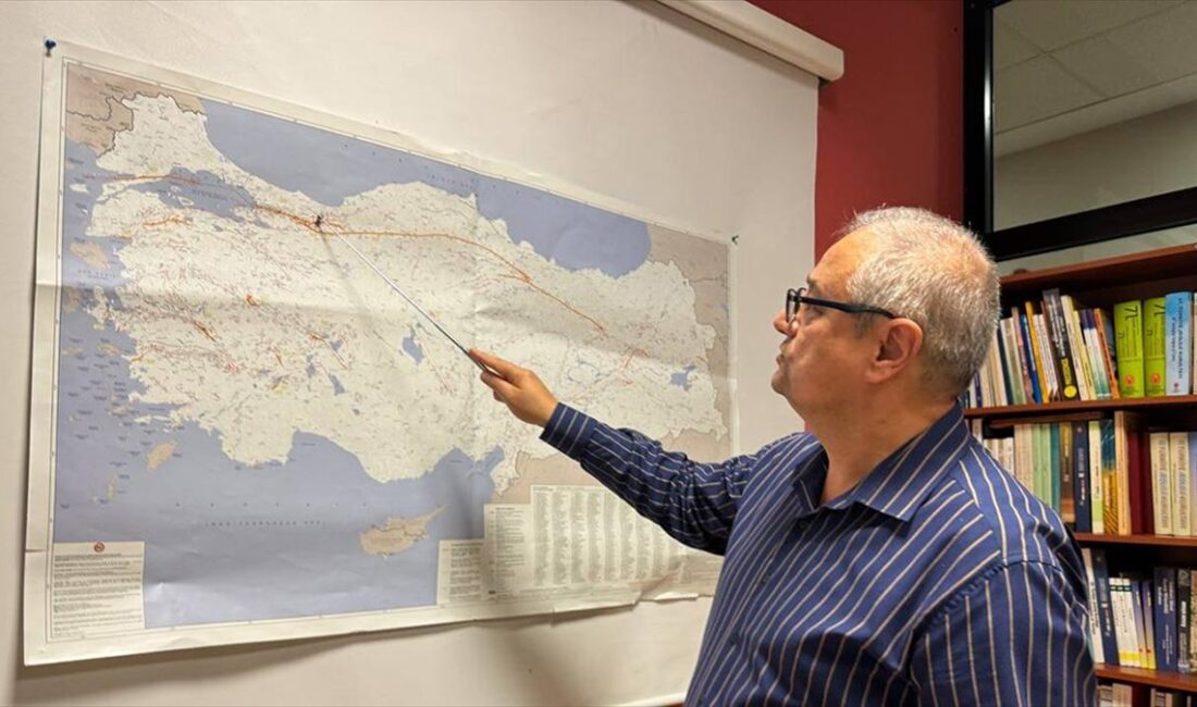 Kocaeli Üniversitesince (KOÜ) Türkiye'nin diri fay haritasına katkı sunmak ve