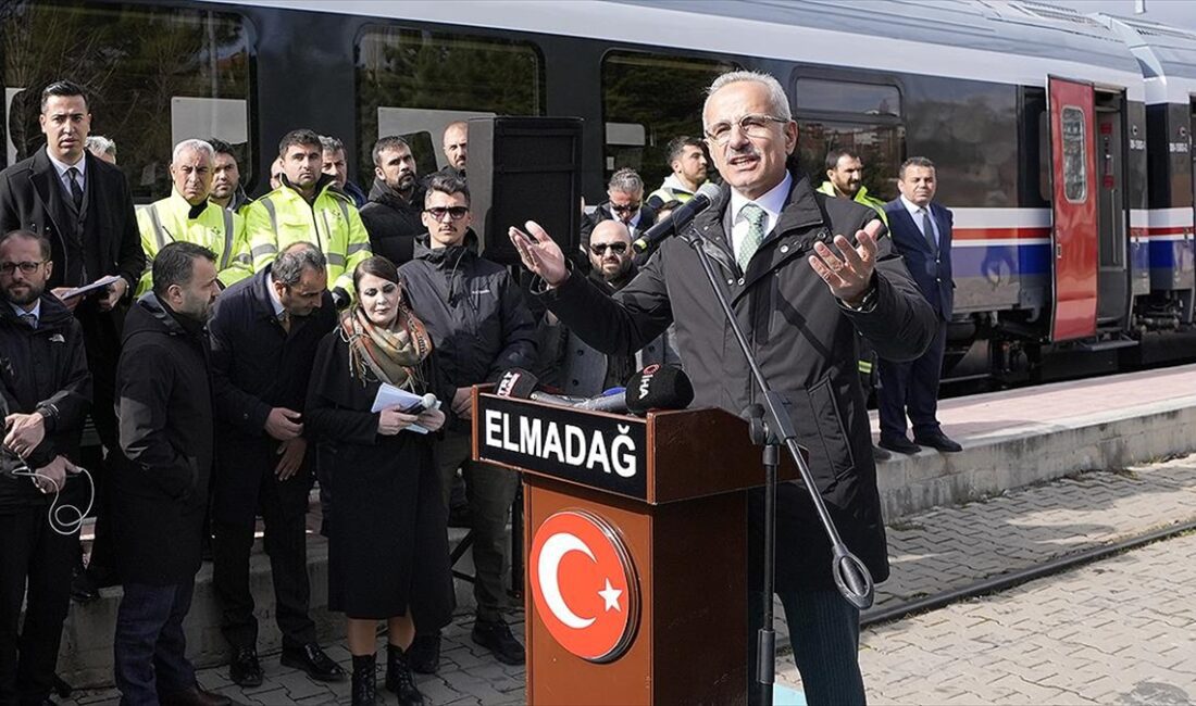 Ulaştırma ve Altyapı Bakanı Abdulkadir Uraloğlu, "Tren seferlerinde bilet fiyatlarını