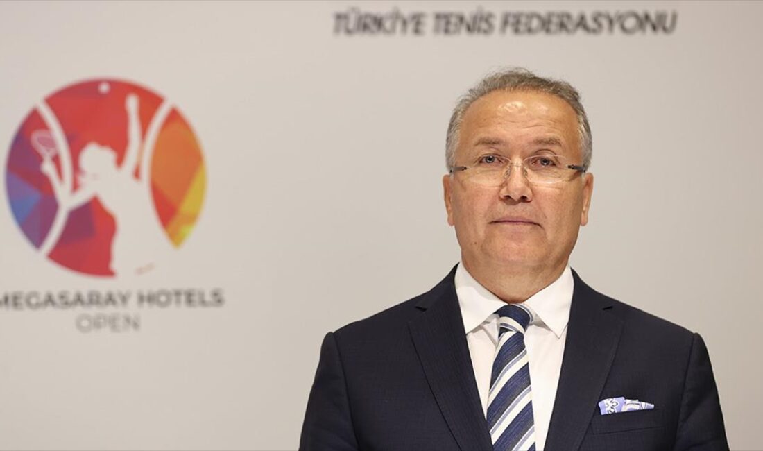 Türkiye Tenis Federasyonu Başkanı Cengiz Durmuş, "Antalya'ya yabancı sporcular, antrenör