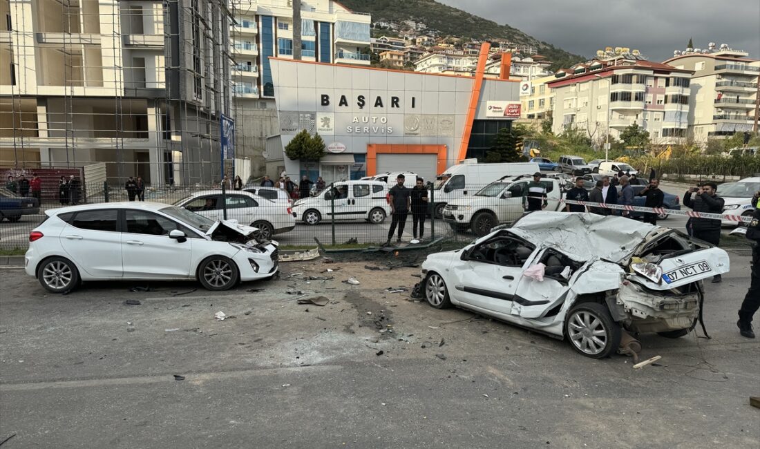 - Kaza anı bir iş yerinin güvenlik kamerasına yansıdı