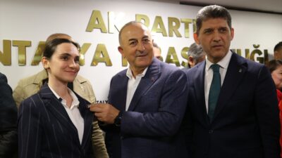 ANTALYA (AA) – Antalya'da AK Parti'ye katılan, aralarında CHP, İYİ