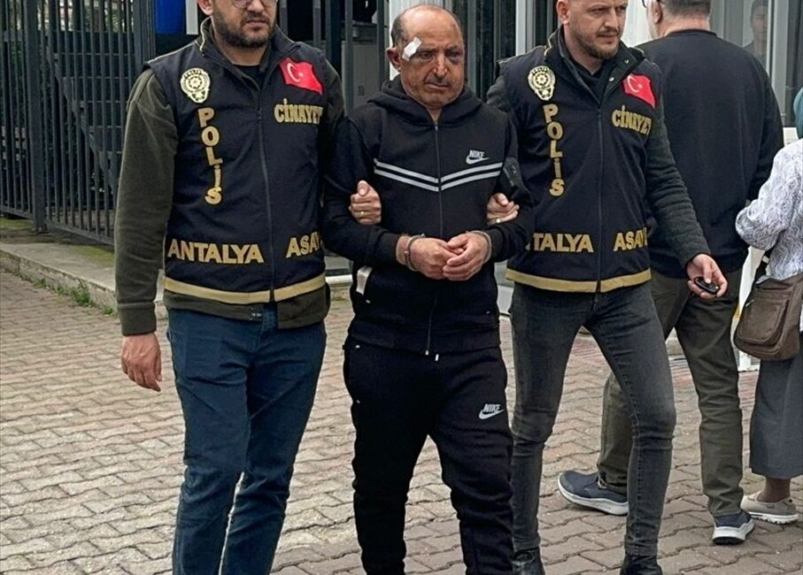 ANTALYA (AA) – Antalya'nın Kepez ilçesinde uzaklaştırma kararı olan kocası