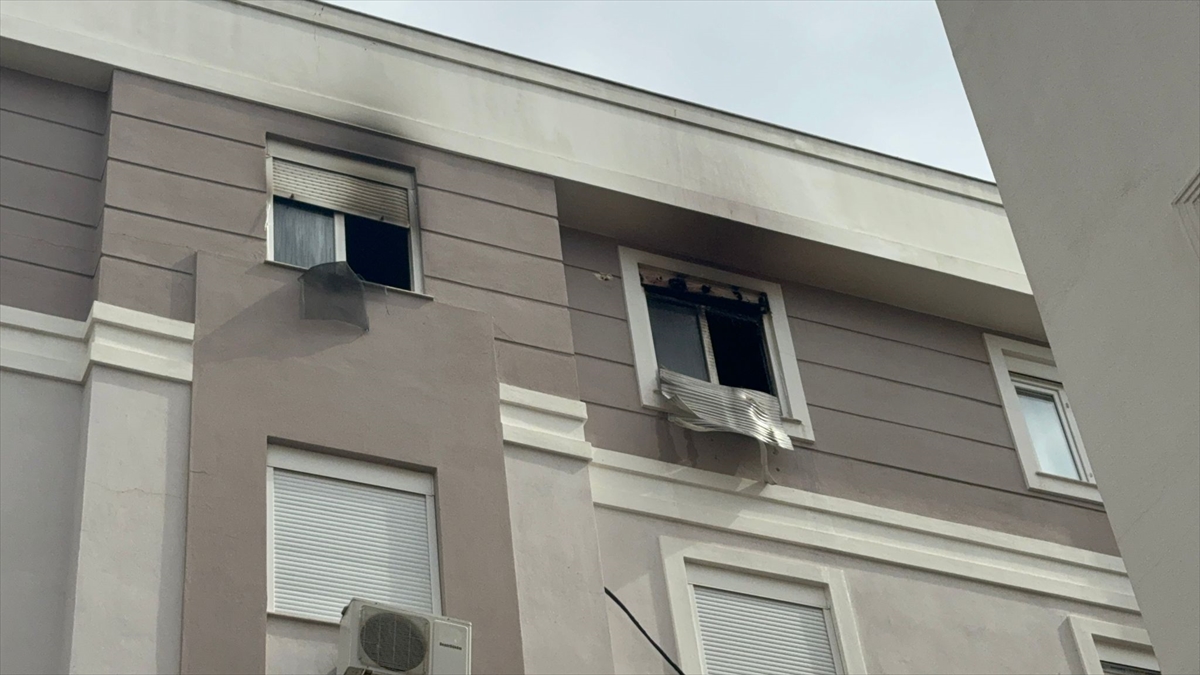 ANTALYA (AA) – Antalya'nın Muratpaşa ilçesinde bir evde çıkan yangında