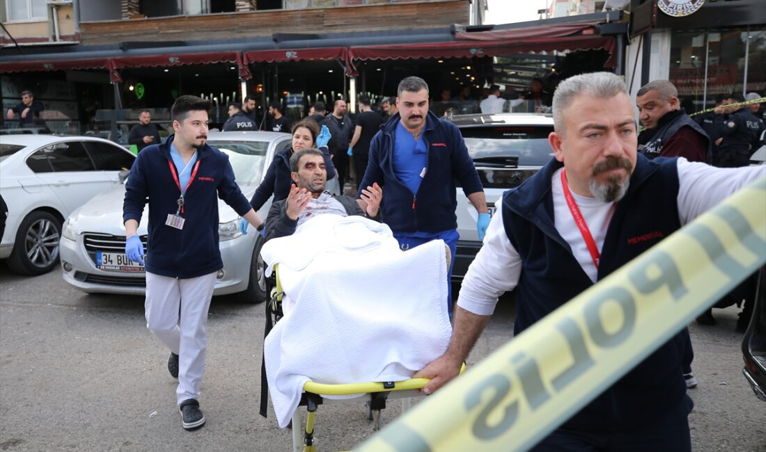 ANTALYA (AA) – Antalya'nın Kepez ilçesinde bir kafede iki grup