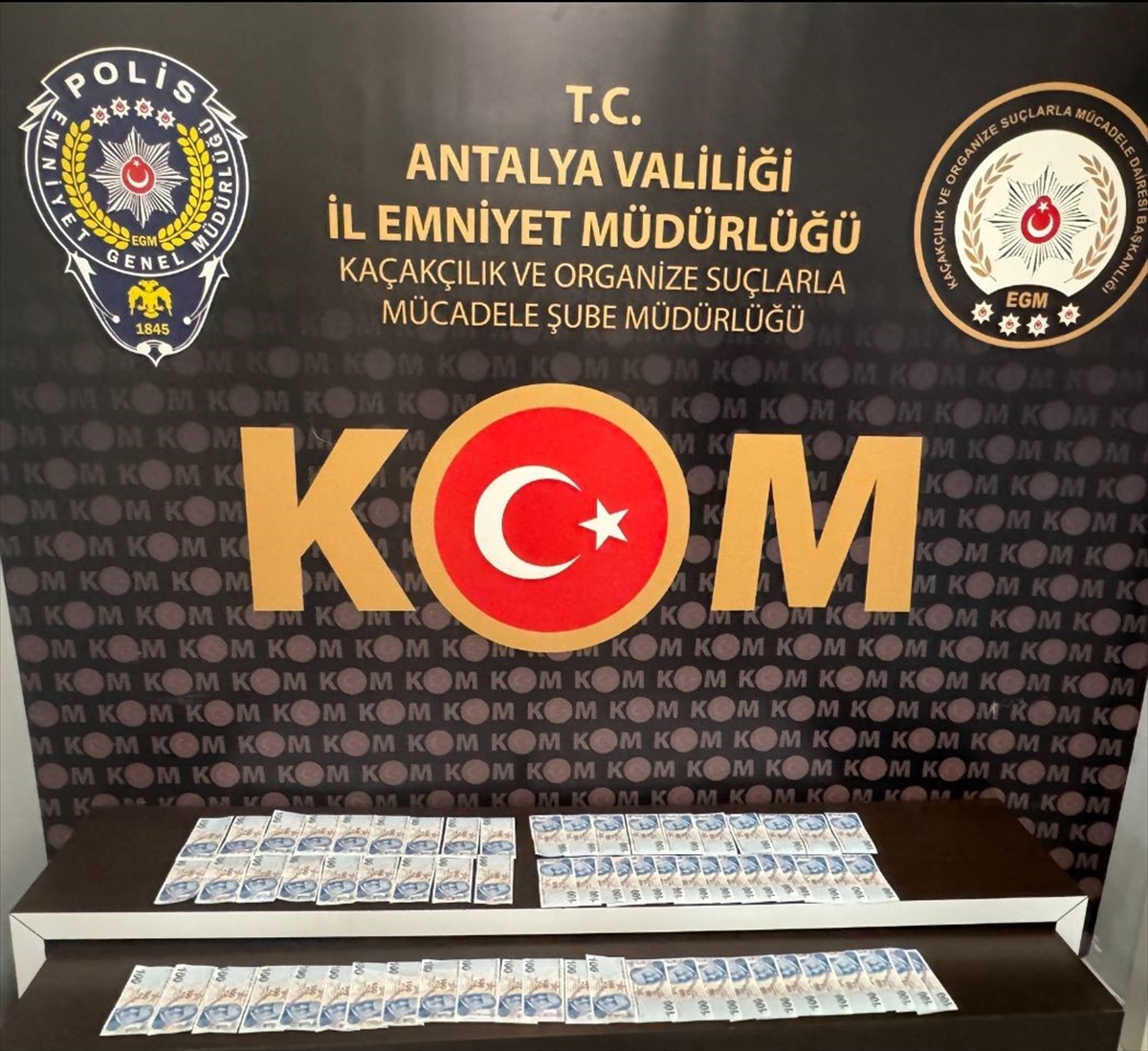 Antalya'da “parada sahtecilik” suçundan kesinleşmiş hapis cezası bulunan hükümlü yakalandı