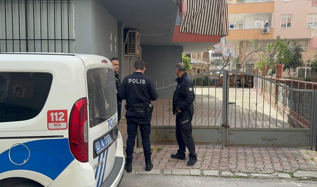 ANTALYA (AA) – Antalya'nın Muratpaşa ilçesinde yabancı uyruklu bir kadın