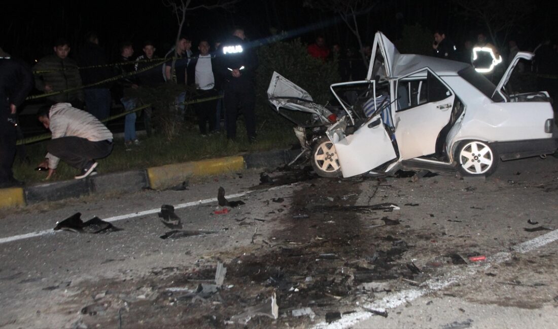 Antalya'nın Serik ilçesinde meydana gelen zincirleme trafik kazasında 3 kişi