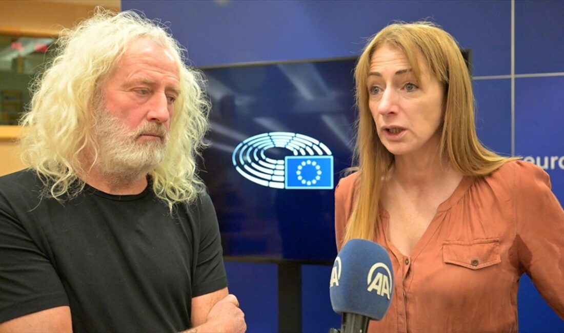 Avrupa Parlamentosu (AP) milletvekilleri Mick Wallace ve Clare Daly, Avrupa