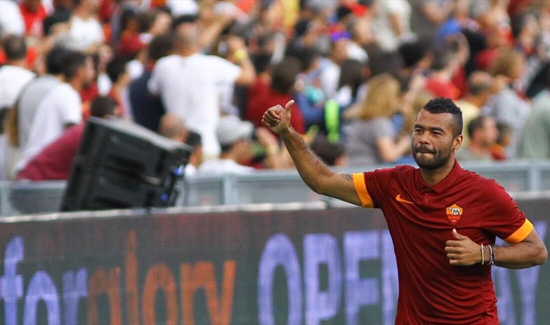 Eski İngiliz futbolcu Ashley Cole, İngiltere Premier Lig Şöhretler Müzesi'ne