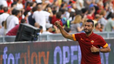 Eski İngiliz futbolcu Ashley Cole, İngiltere Premier Lig Şöhretler Müzesi'ne
