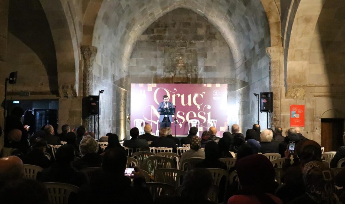 Erzurum'un sembol yapılarından 714 yıllık tarihi Yakutiye Medresesi'nde, 10 yıldır