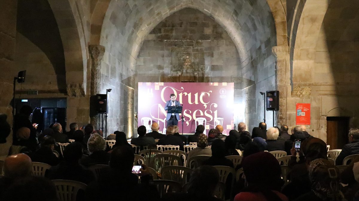 Erzurum'un sembol yapılarından 714 yıllık tarihi Yakutiye Medresesi'nde, 10 yıldır