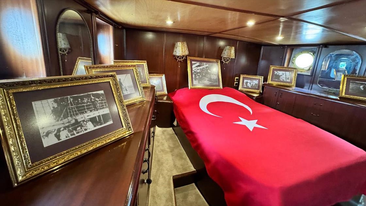  Türkiye Cumhuriyeti'nin Kurucusu Büyük Önder Gazi Mustafa Kemal Atatürk'ün