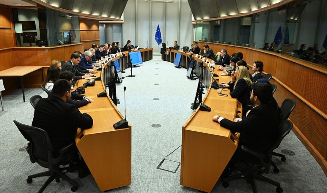 Türkiye'nin Avrupa Birliği (AB) Daimi Temsilcisi Büyükelçi Faruk Kaymakcı, yolların