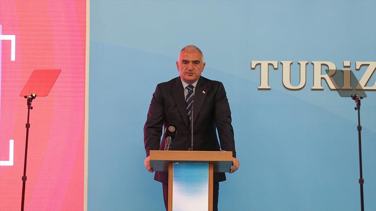 Bakan Ersoy, "Ülkemizin potansiyelini esere, hizmete, faydaya dönüştürmeyi sürdüreceğiz. 12