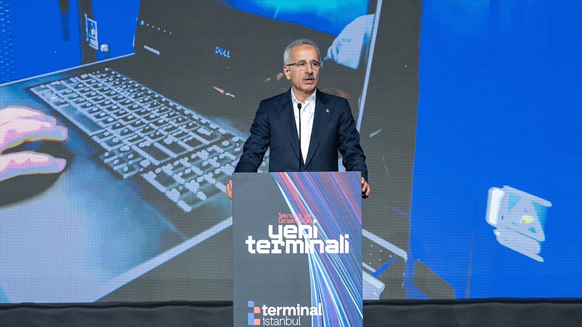 Ulaştırma ve Altyapı Bakanı Abdulkadir Uraloğlu, bir yandan 5G ile