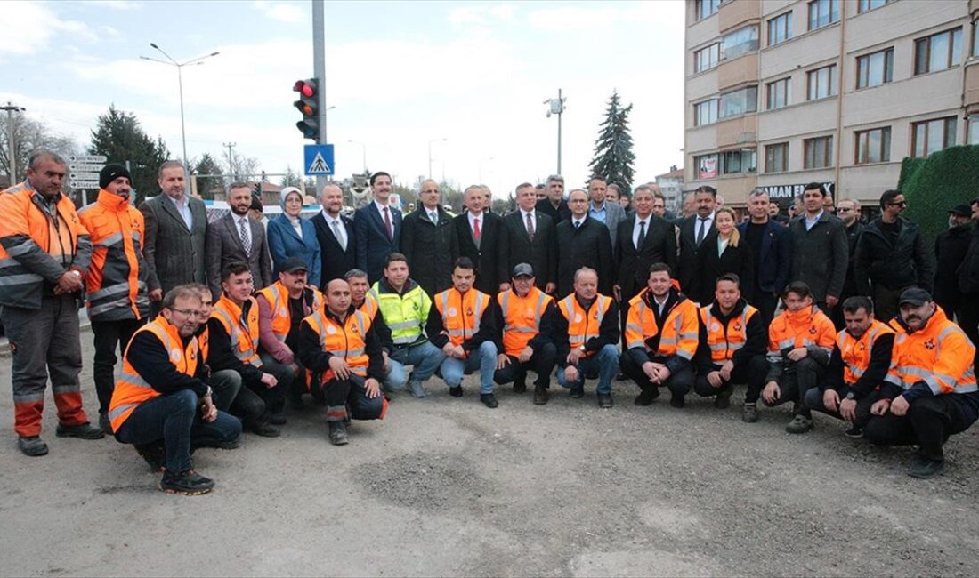 BOLU (AA) – Kentteki temasları kapsamında AK Parti İl Başkanlığını