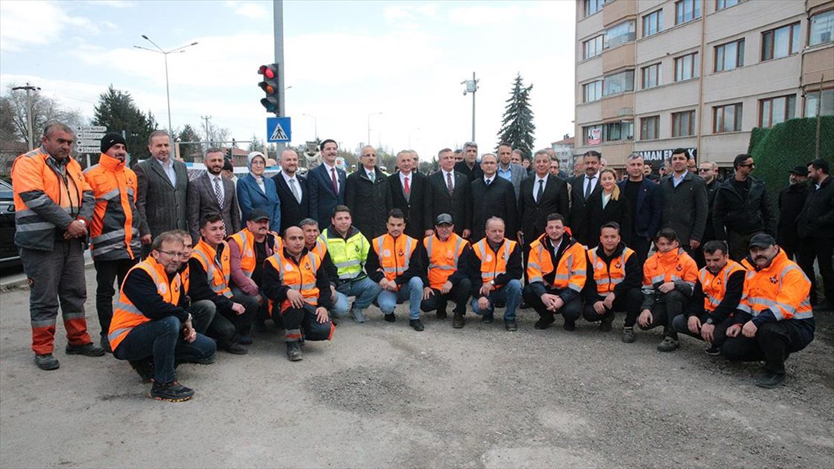 BOLU (AA) – Kentteki temasları kapsamında AK Parti İl Başkanlığını