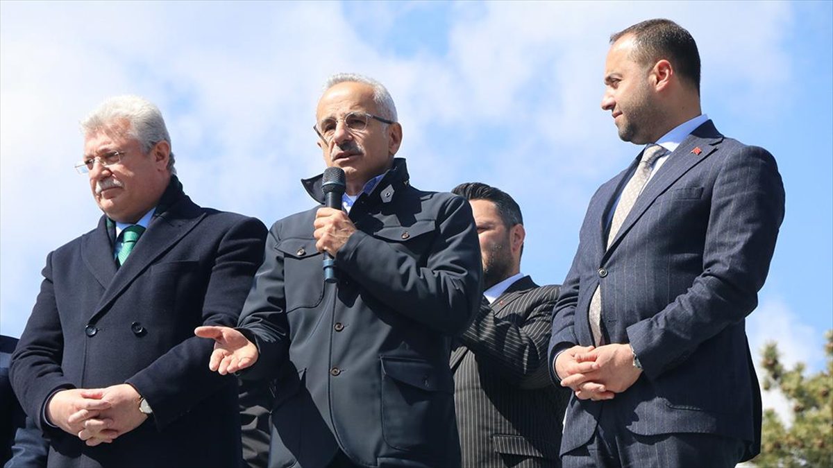 Ulaştırma ve Altyapı Bakanı Abdulkadir Uraloğlu, "Biz çok uzamadan Şabanözü'nü