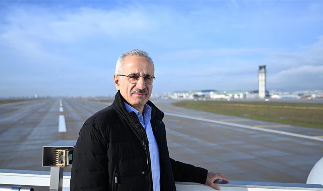 Bakan Uraloğlu, Türkiye genelinde hizmet veren havalimanlarında şubatta 14 milyon