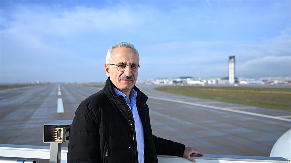 Bakan Uraloğlu, Türkiye genelinde hizmet veren havalimanlarında şubatta 14 milyon