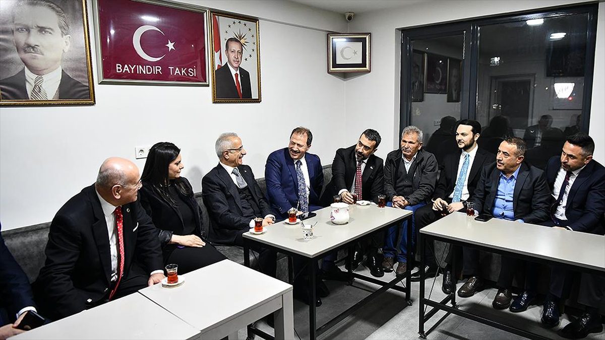 Ulaştırma ve Altyapı Bakanı Abdulkadir Uraloğlu, başkentte ziyarette bulunduğu taksi