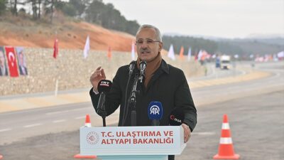 Ulaştırma ve Altyapı Bakanı Uraloğlu, "2002'de 1714 kilometre olan otoyol