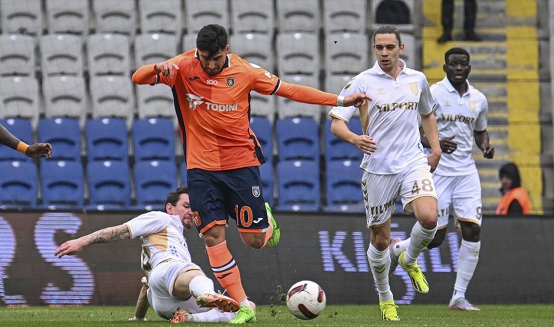 Trendyol Süper Lig'in 28. hafta maçında RAMS Başakşehir, sahasında Yılport