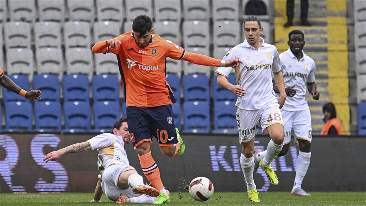 Başakşehir 3 puanı tek golle aldı