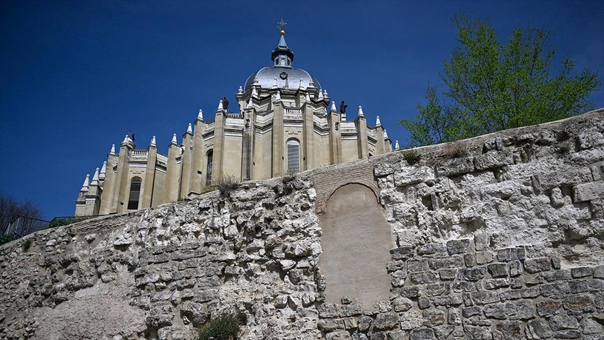 İspanya ve Endülüs İslam dönemi (711-1492) denildiğinde Müslümanların aklına ilk