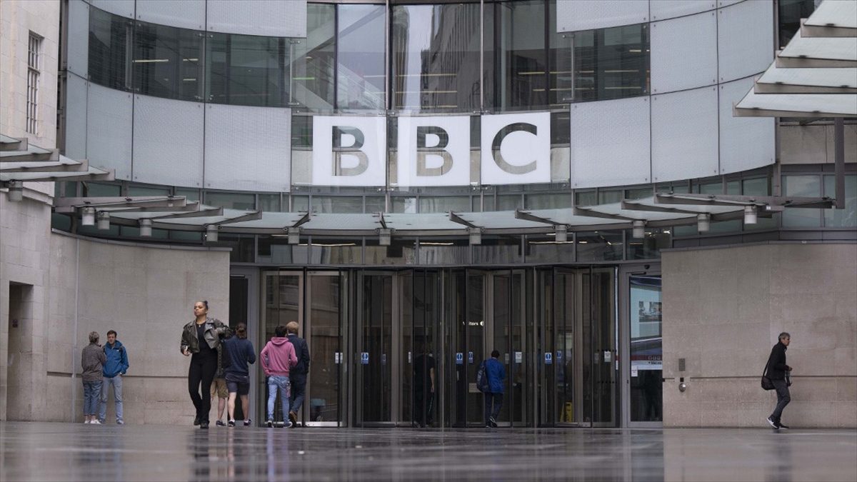 BBC'nin üst düzey yetkilisi, İsrail'in UAD'de soykırım suçlamalarına karşı yaptığı