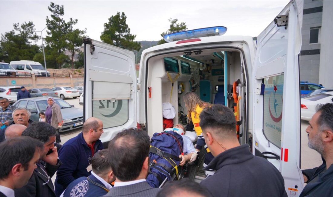 Seçim çalışmaları için Tokat'ta bulunan BBP Genel Başkanı Mustafa Destici,